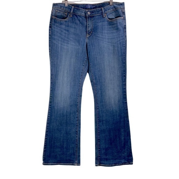Levi's Denim - Levi’s women’s slight curve classic boot cut jean
Size 14/32 color Blue